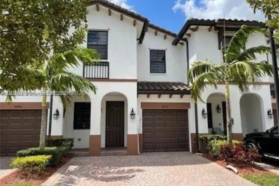 8917 NW 102 Ct 0 1