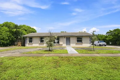 399 SW 14th Street 1