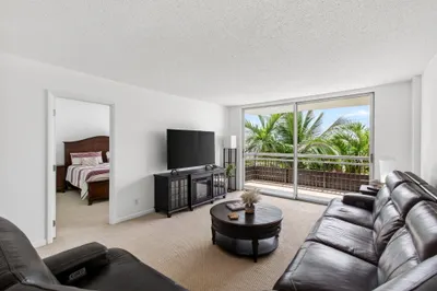 555 NW 4 Avenue #4230 1