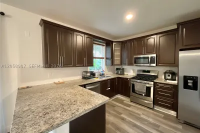 11320 NW 43rd Ter 1