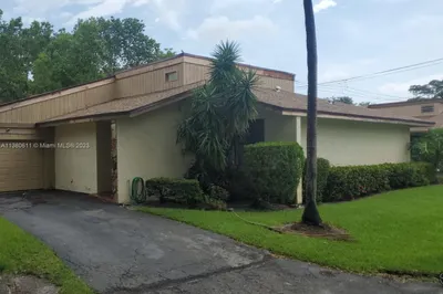 8091 Royal Palm Cir #65 1