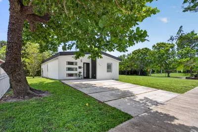 700 NW 17th Terrace 1