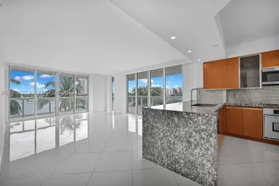 10 VENETIAN WAY #404 1