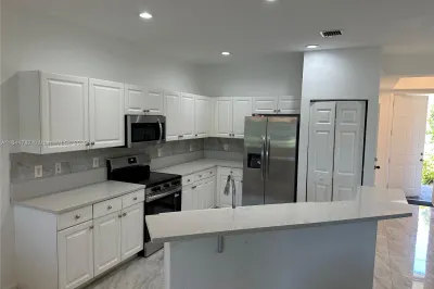 Eat-In Kitchen