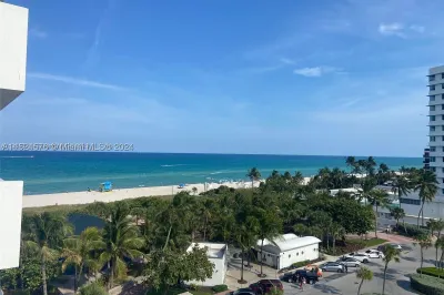5313 Collins Ave #704 1
