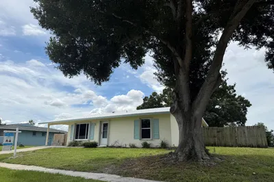 142 NE Bracken Road 1