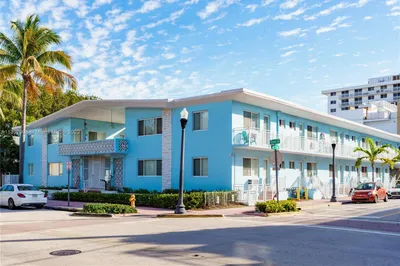 401 Collins Ave #22 1