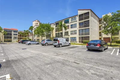 2304 S CYPRESS BEND Drive #512 1