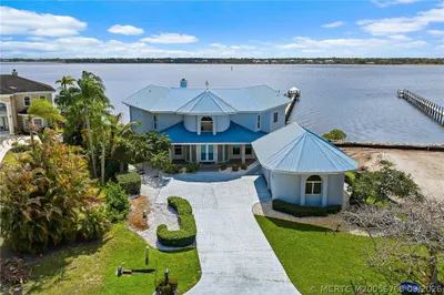 2318 NW Bay Colony Court 1