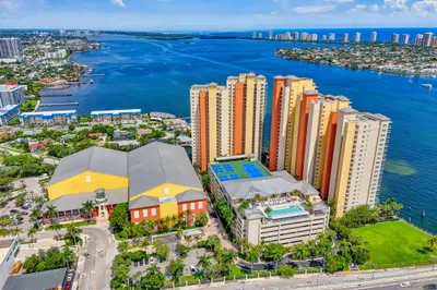 2650 Lake Shore Drive #2303 1