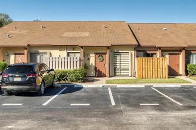 11054 NW 38th Street 1