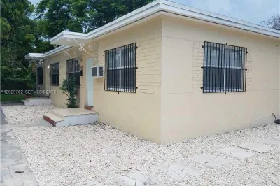 3240 NW 10th Ave 1