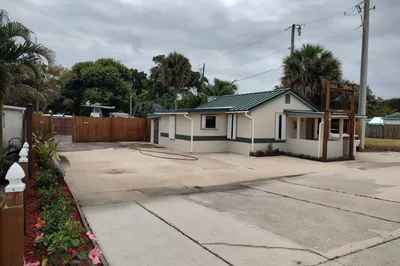 1330 NE Dixie Highway 1