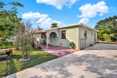 860 SW 3rd St 1