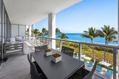 6799 Collins Ave #305 1
