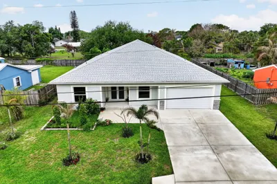 1974 SW Idaho Lane 1