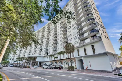 6039 Collins Ave #1736 1