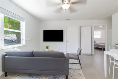 605 SW 14th Ter 1