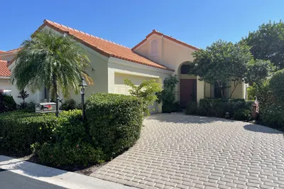2575 La Cristal Circle 1