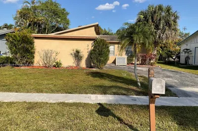 304 SW 76th Ter 1