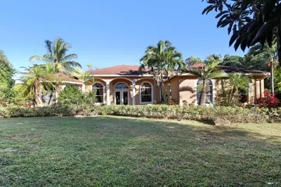 7086 Hall Boulevard 1
