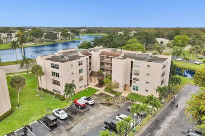 9440 Tangerine Pl #302