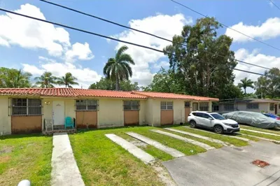 2930 NW 12th St 1