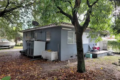 3300 NW 50th St 1