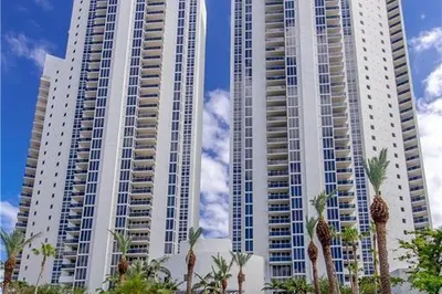 19111 Collins Avenue #2807 1