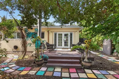 732 NW 18th St 1