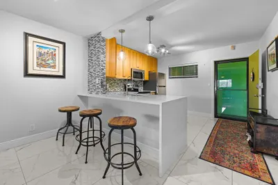 2450 NE 15th Ave #204 1