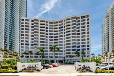 3505 S Ocean Dr #305 1