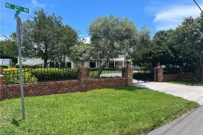 2500 NE 10th Street 1