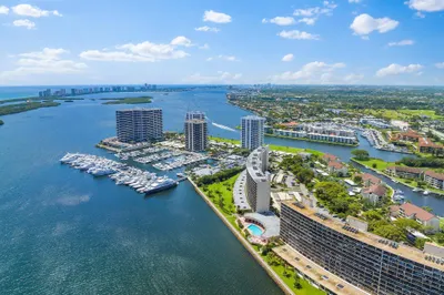 122 Lakeshore Drive #G40 1