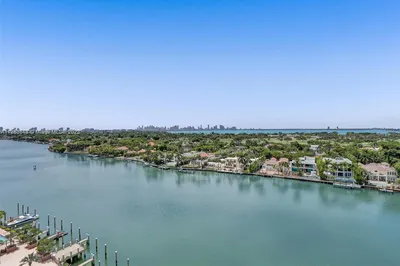 5700 Collins Ave #14E 1