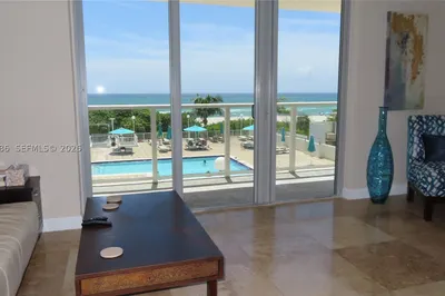 5701 Collins Ave #302 1
