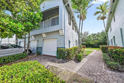  Welcome Home! End unit Townhouse with attached 1