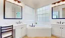 2420 SW Carriage Place Photo