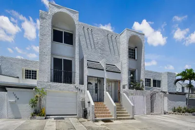 1067 W 43rd Place #68 1