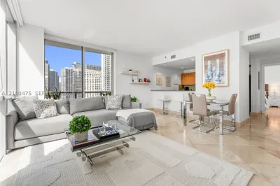 1060 Brickell Ave #2117 1
