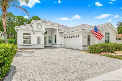 623 SW Lake Charles Circle 1