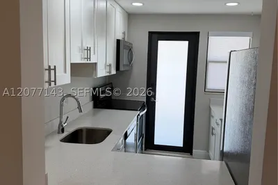 801 N Ocean Blvd #702 1