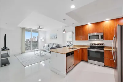 315 NE 3RD Avenue #1404 1