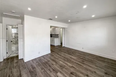2620 NW 18th Ter #3 1