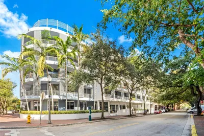 3339 Virginia Street #305 1
