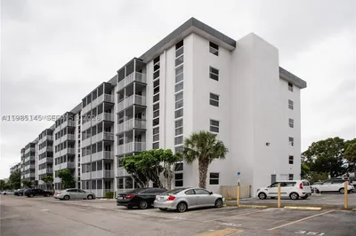 16950 W Dixie Hwy #A-529 1