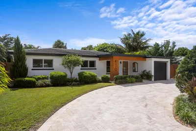 450 NE 5th Circle 1