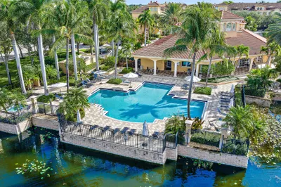 2424 San Pietro Cir-31