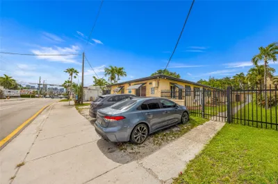 1731 SW 8th St 1