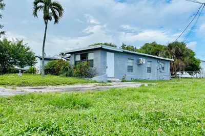 605 NW 9th Avenue 1